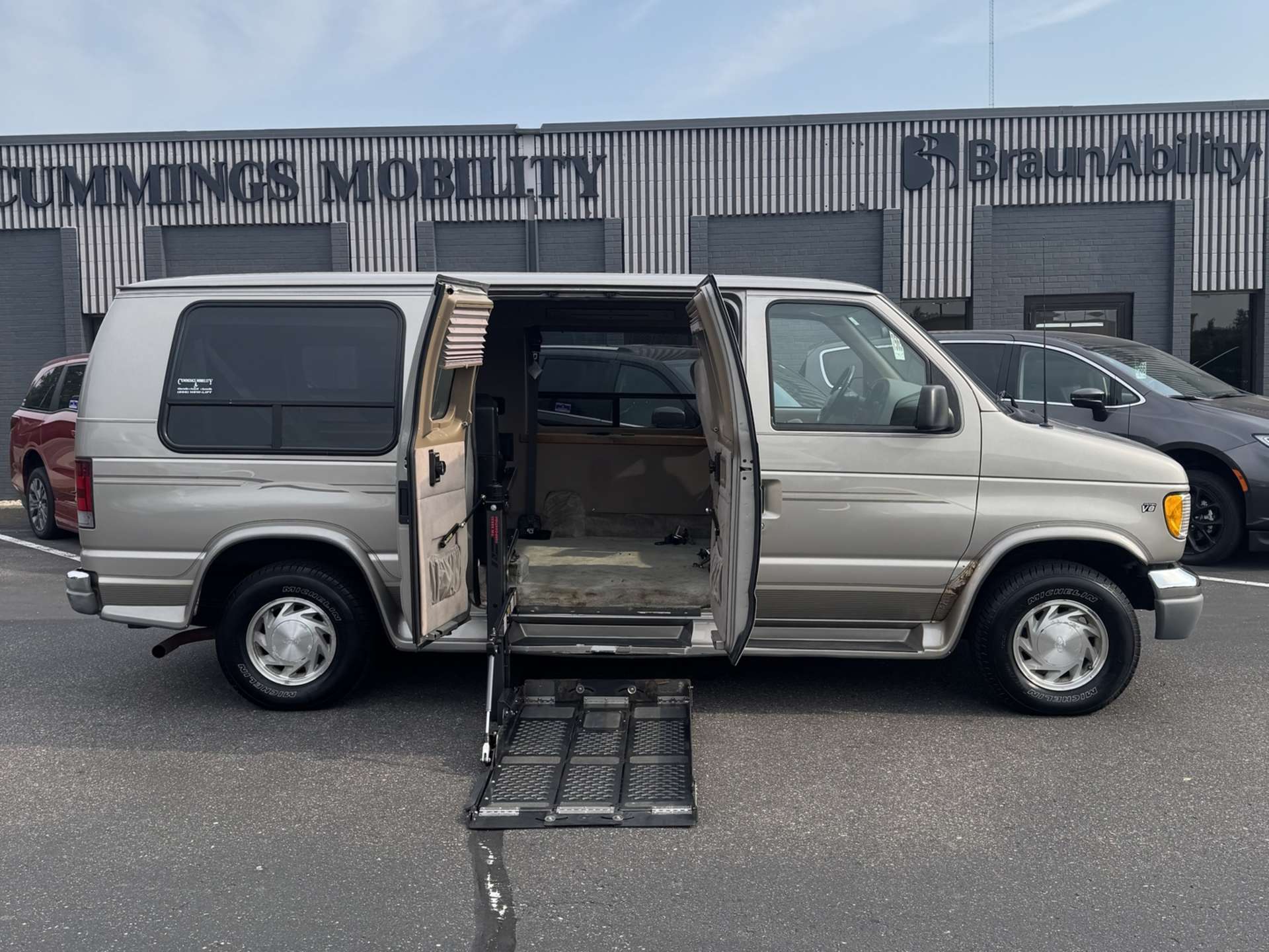 ford econoline van 2002 1FDRE14W32HB58989 image ford econoline van 2002 1FDRE14W32HB58989 image
